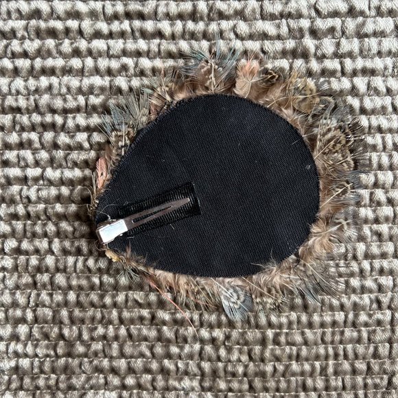 Bridal Hair Clip with Feathers - Picture 4 of 6